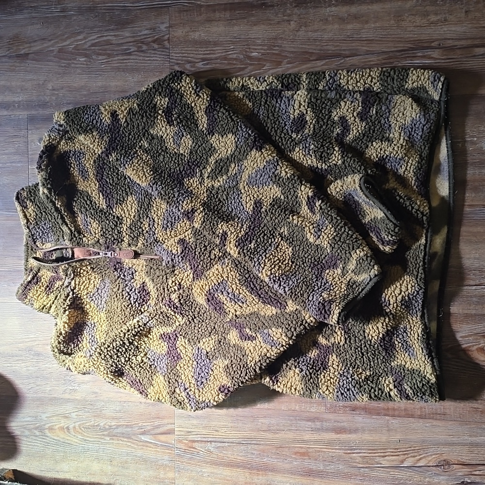 Women's Camo Pullover